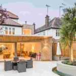 Comment cacher un vis-à-vis en hauteur dans son jardin ?