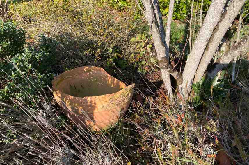 recycler pots jardin, détourner pots au jardin, idées déco pots jardin, pots cassés jardin