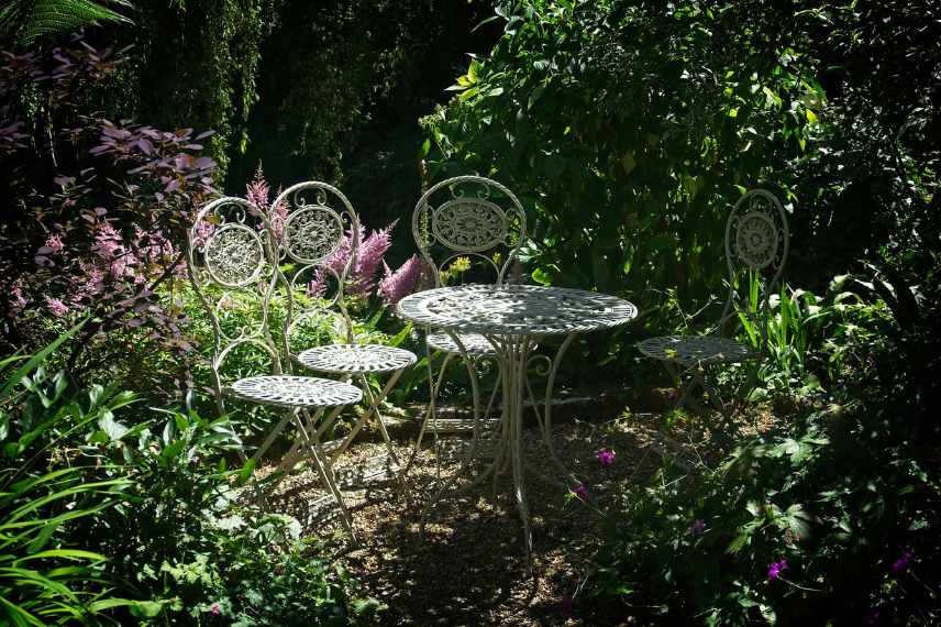 decoration fer forge au jardin, idees deco fer forge jardin, utilisations fer forge jardin, mobilier jardin fer forge
