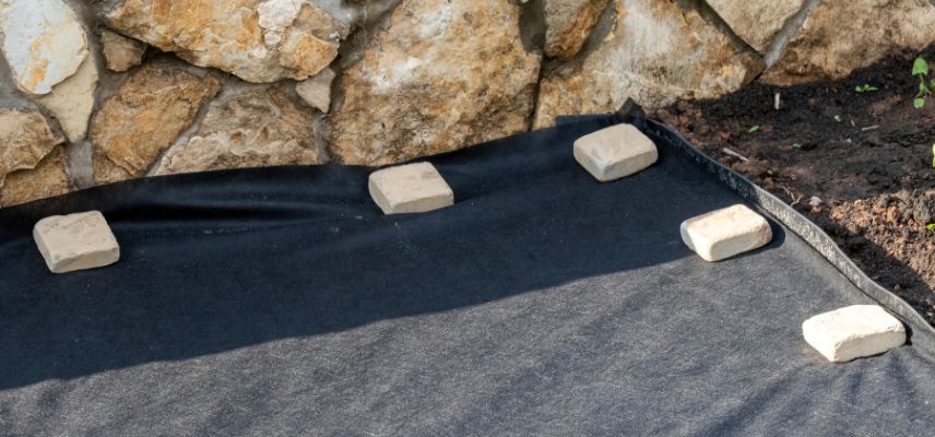 le bachage permet d'éliminer les mauvaises herbes