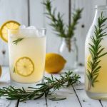 Limonade maison au romarin : une boisson rafraîchissante et naturelle