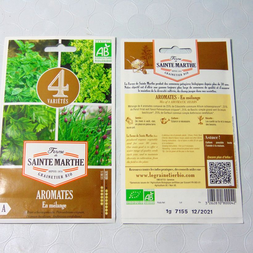 Exemple de spécimen de Aromates en mélange (Ciboulette commune - Persil commun 2- Coriandre - Cerfeuil commun) Bio - Ferme de Sainte Marthe le sachet de 600 graines environ tel que livré