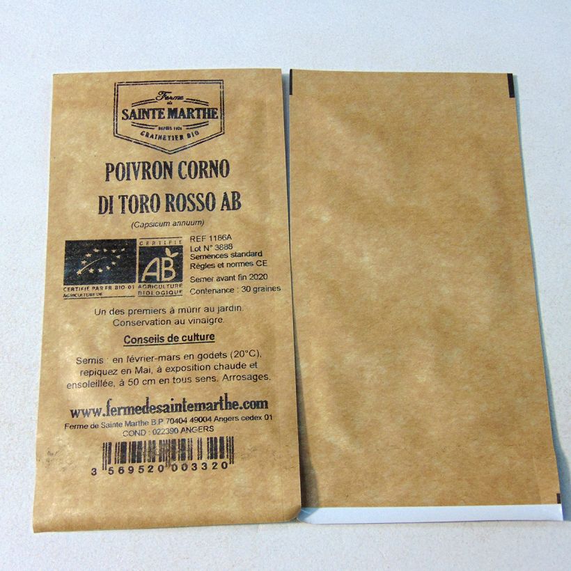 Exemple de spécimen de Poivron Corno di Toro Rosso Bio - Ferme de Sainte Marthe le sachet de 30 graines environ tel que livré